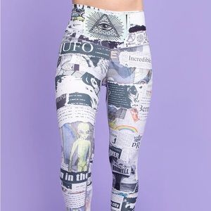BRAND NEW Niyama Sol “Close Encounters” Leggings - w/ tag intact & never worn XS